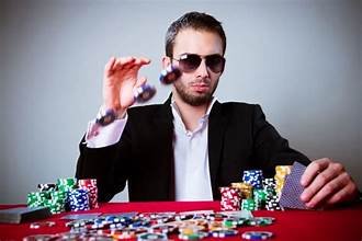 Image of a Loose/Aggressive player trying to disguise his hand, making himself difficult to read.